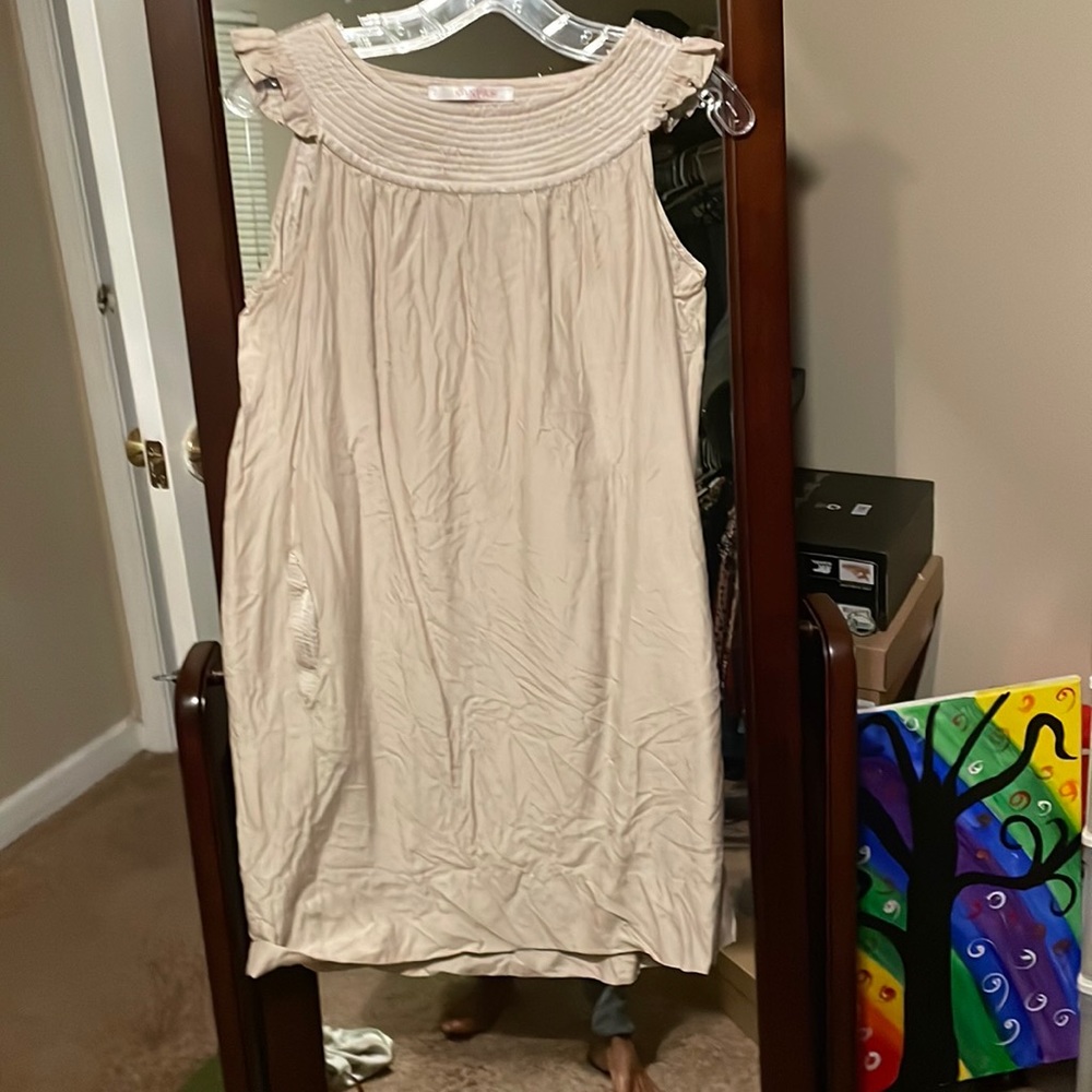 Sleeveless lightweight summer dress with pockets